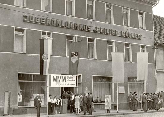 Jugendclubhaus "Philipp Müller" in den frühen 1970er Jahren (Stadtmuseum Brandenburg an der Havel)