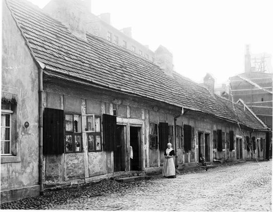 Die "Budenhäuser" in der Petersilienstraße, um 1900 (Foto: Stadtmuseum Brandenburg an der Havel)