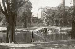 Die "Saldria" erlitt 1945 schwere Schäden, der Platz blieb unbebaut (Foto/Gestaltung: Stadtmuseum Brandenburg an der Havel)