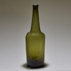 Bodenovale Flasche aus Ansicht der Flasche (Stadmuseum Brandenburg an der Havel, Foto: V. Wasmuth)