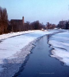 Blick über die Havel mit vom Eisbrecher geschobener Fahrrinne (von der Luckenberger Brücke nach Osten) (Foto: G. Weigelt, Stadtmuseum Brandenburg an der Havel)