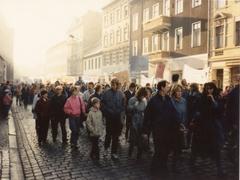 Die Demonstration in der Steinstraße auf dem Weg zum Neustädtischen Markt, 12.11.1989. Foto: privat