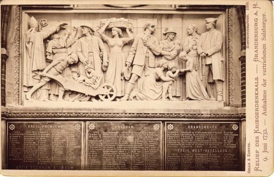 Relief mit der Ankunft der Salzburger Protestanten (Foto: Stadtmuseum Brandenburg an der Havel)