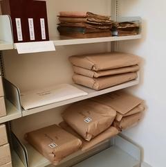 Verpackt und zum Transport nach Magdeburg bereit sind die Archivalien (Foto: Stadtmuseum Brandenburg an der Havel).