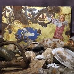 Reklameschild, Geschirr und Fahrradlenker aus den Kellern des zerstörten Rathauses (Foto: Stadtmuseum Brandenburg an der Havel)