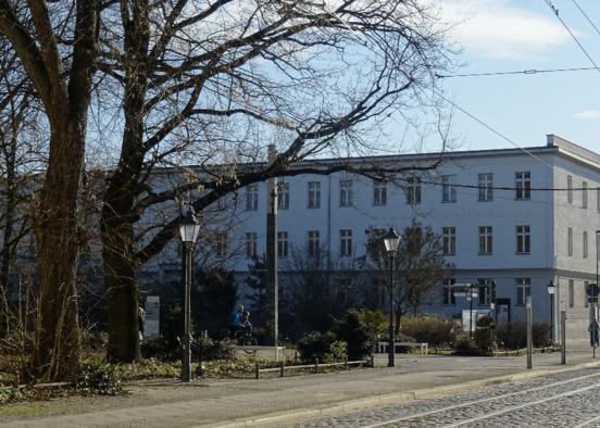 Das zur Straße orientierte Verwaltungsgebäude des "Alten Zuchthauses" wurde nach 1945 nicht wieder aufgebaut (Foto/Animation: Stadtmuseum Brandenburg an der Havel)