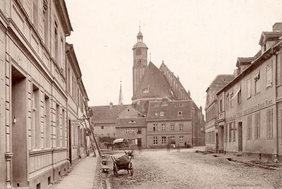 Momentaufnahme um 1885 in der Abtstraße (Foto: Stadtmuseum Brandenburg an der Havel)