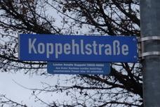 Koppehlstraße mit neuem Namensschild.